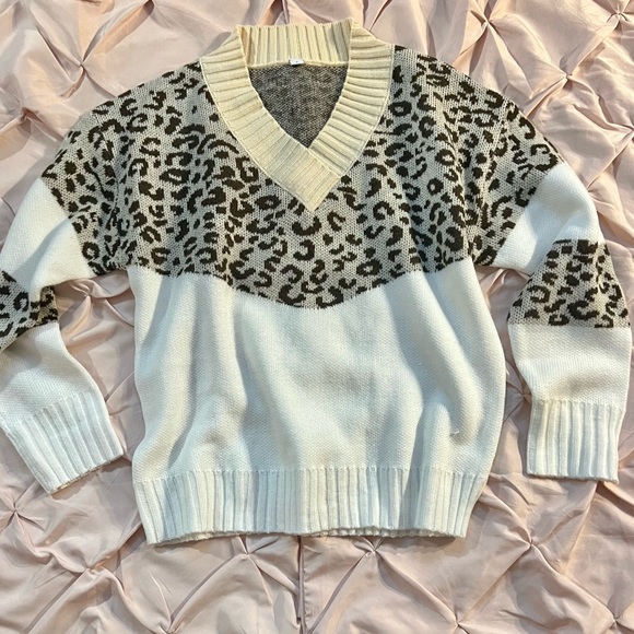 Leopard colour block V neck pullover sweater - Picture 3 of 10